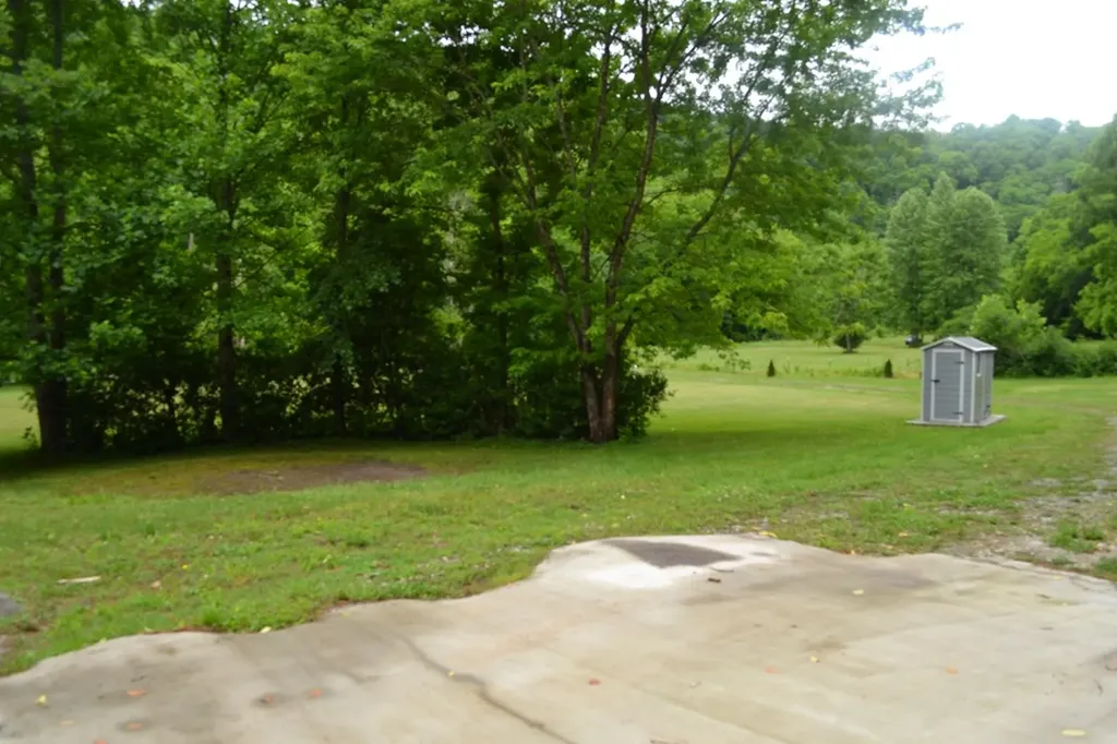 1505 Add Stafford Road Hilham TN 38568