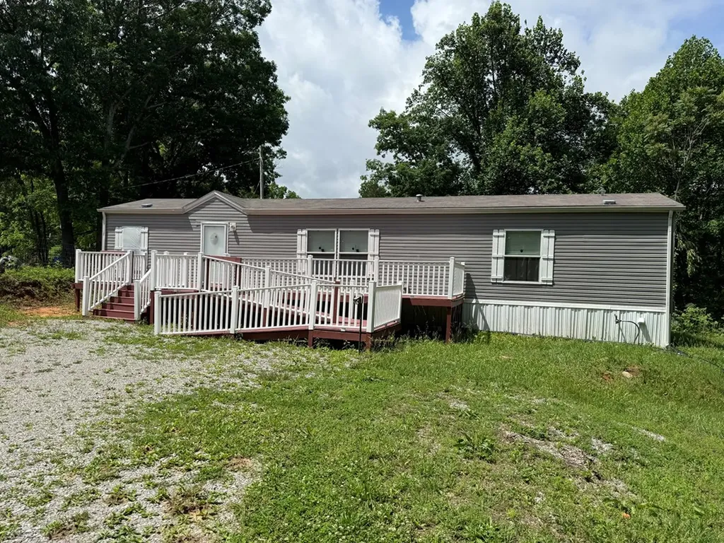 1366 Pearl Hinds Road Jamestown TN 38556