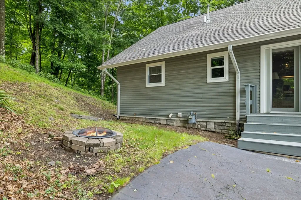 8 Matthews Mountain Lane Carthage TN 37030