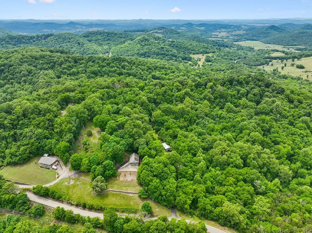 8 Matthews Mountain Lane Carthage TN 37030