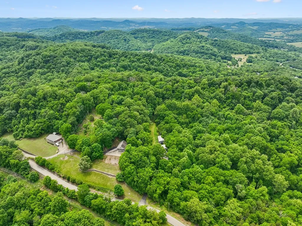 8 Matthews Mountain Lane Carthage TN 37030