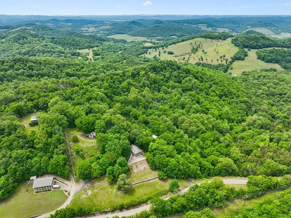 8 Matthews Mountain Lane Carthage TN 37030