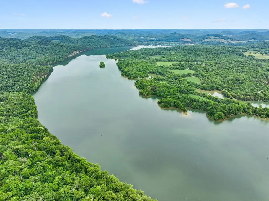 8 Matthews Mountain Lane Carthage TN 37030