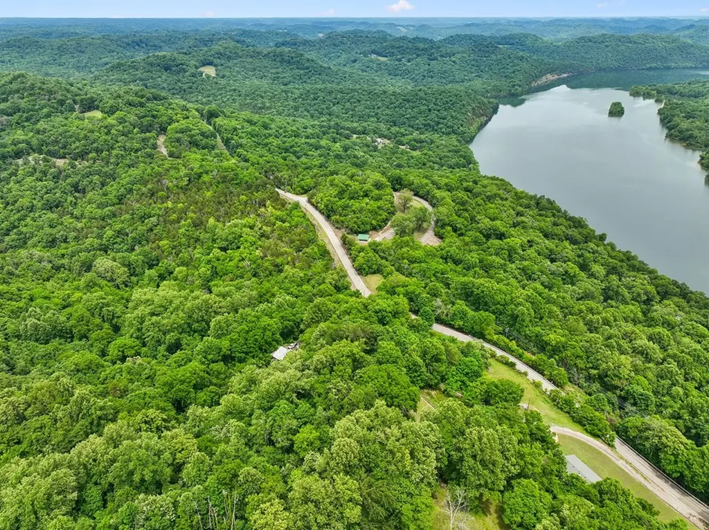 8 Matthews Mountain Lane Carthage TN 37030