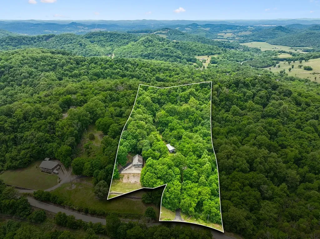 8 Matthews Mountain Lane Carthage TN 37030