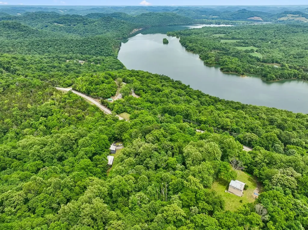 8 Matthews Mountain Lane Carthage TN 37030