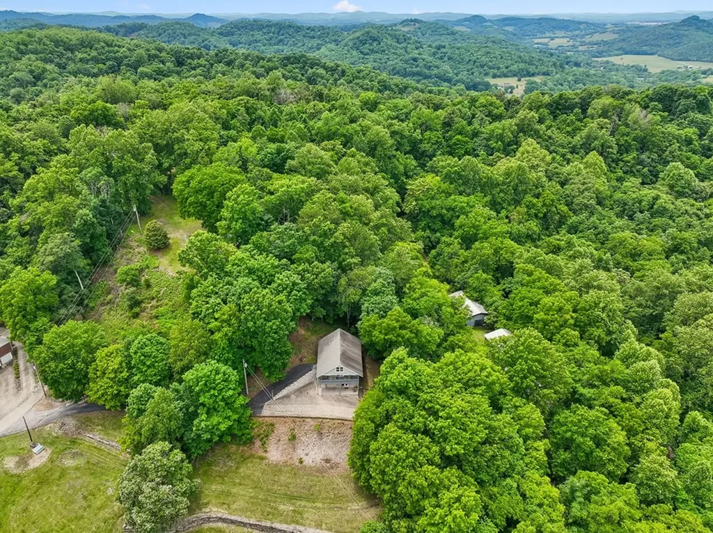 8 Matthews Mountain Lane Carthage TN 37030
