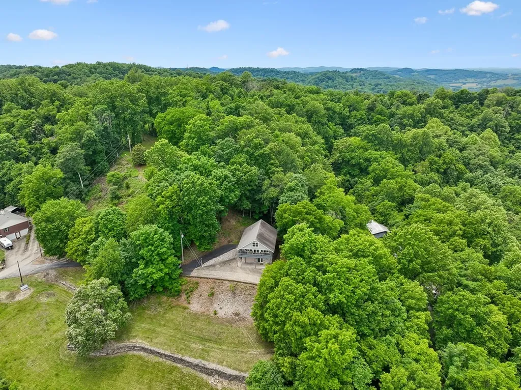8 Matthews Mountain Lane Carthage TN 37030