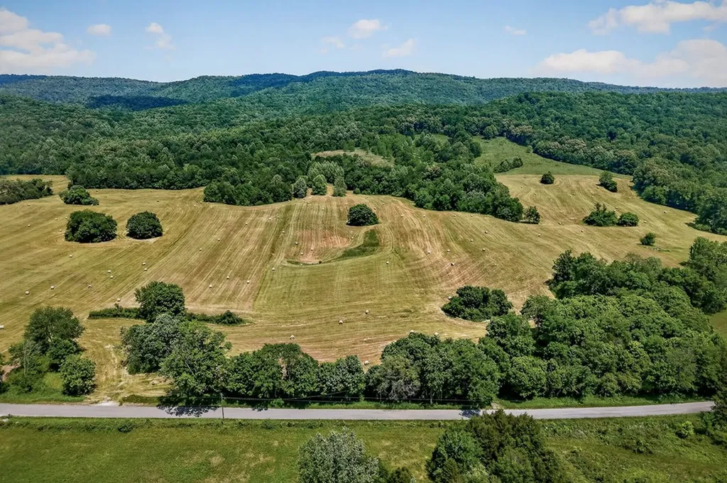 1372 Plum Creek Road Sparta TN 38583-5423