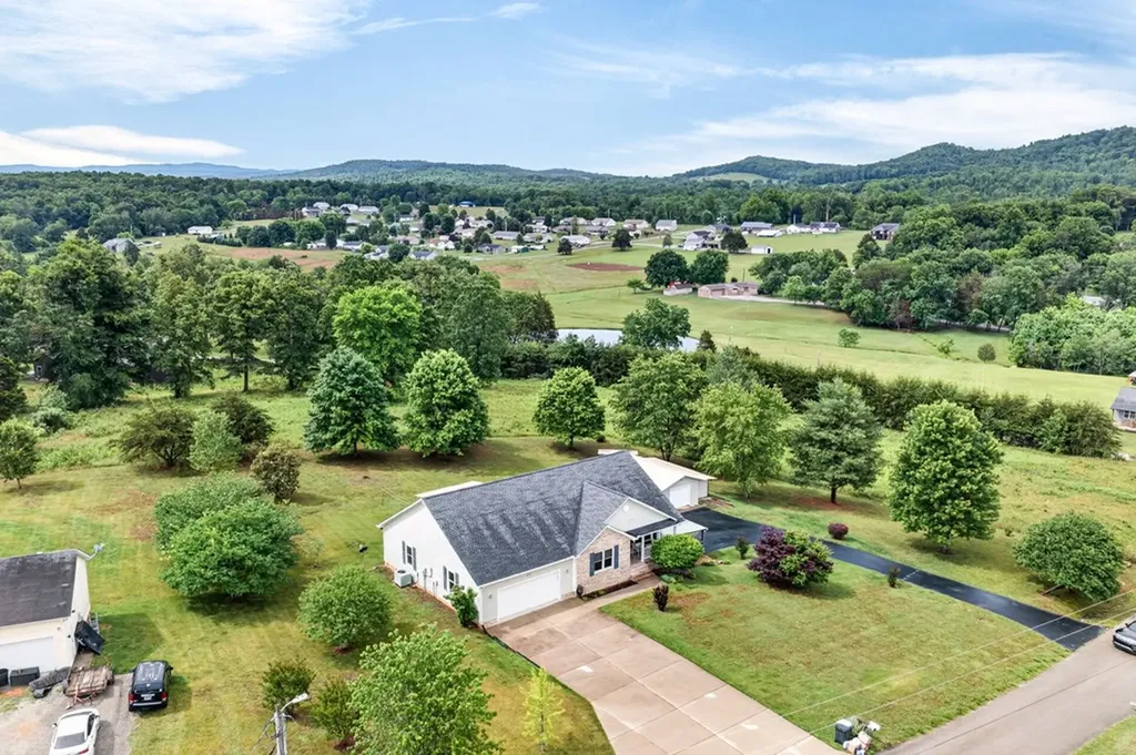 491 Autumn Hills Drive Rickman TN 38580