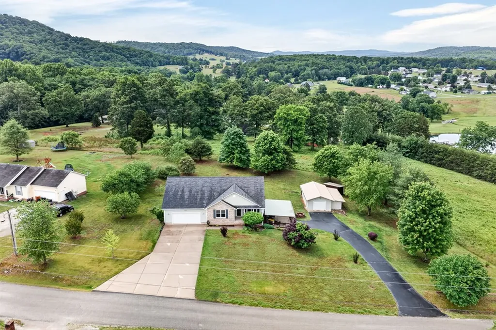 491 Autumn Hills Drive Rickman TN 38580