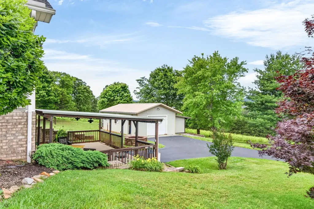 491 Autumn Hills Drive Rickman TN 38580