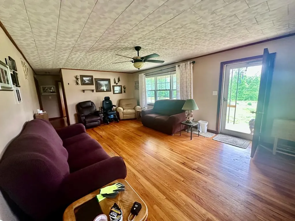 1749 Brimstone Creek Road Moss TN 38575