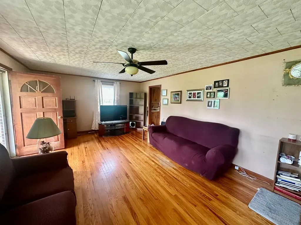 1749 Brimstone Creek Road Moss TN 38575