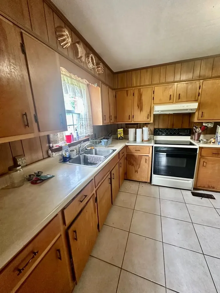 1749 Brimstone Creek Road Moss TN 38575