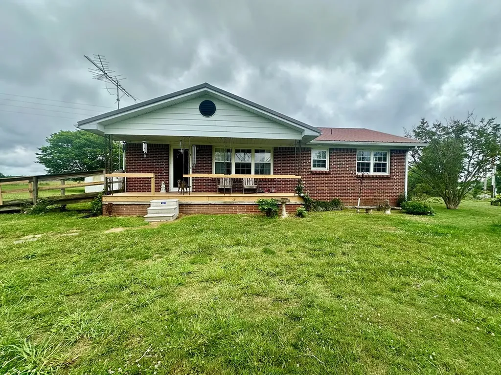 1749 Brimstone Creek Road Moss TN 38575