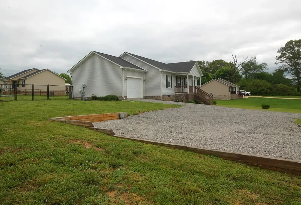 6608 Rice Road Baxter TN 38544