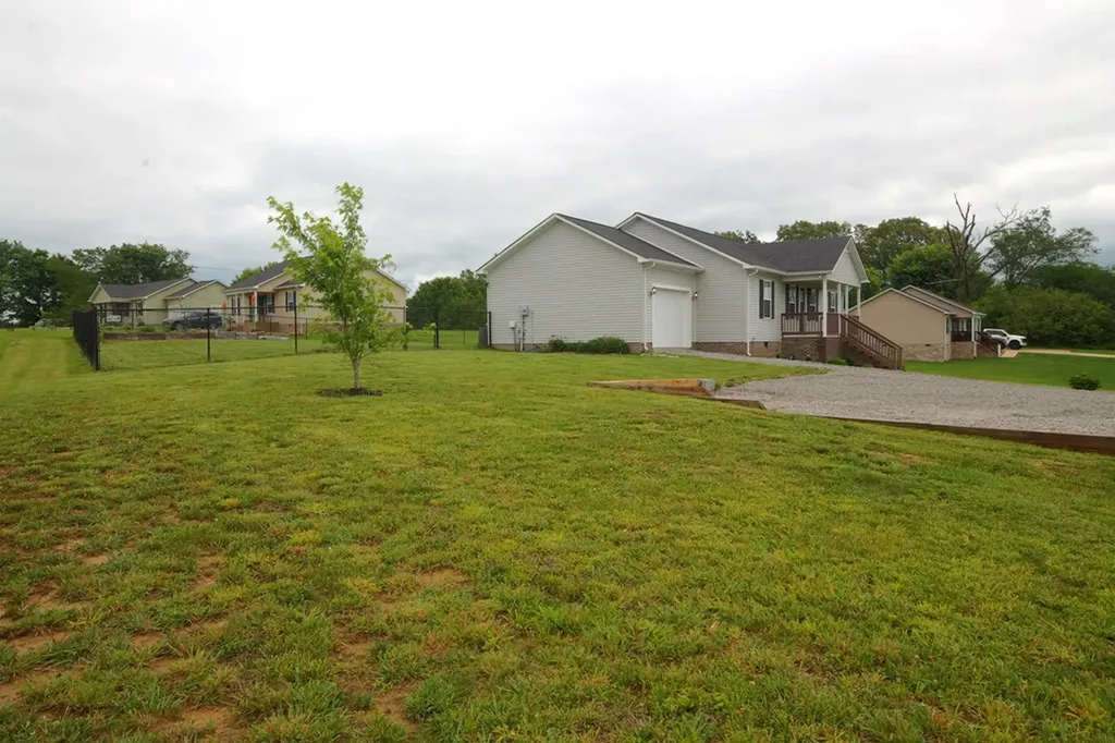 6608 Rice Road Baxter TN 38544