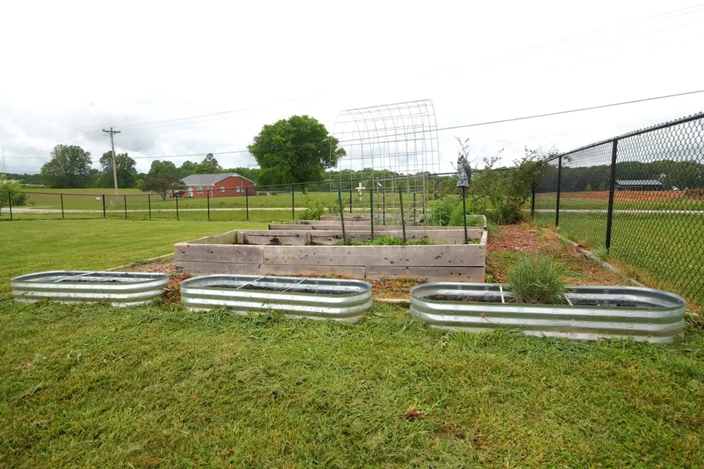 6608 Rice Road Baxter TN 38544