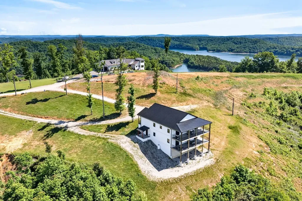 448 Taylor Road Byrdstown TN 38549