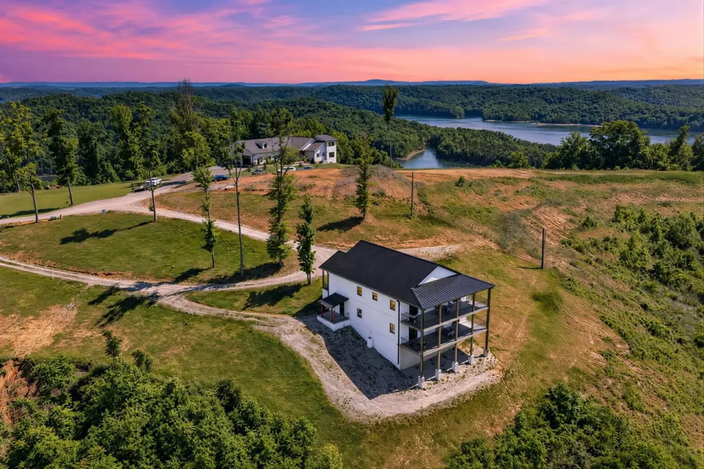 448 Taylor Road Byrdstown TN 38549