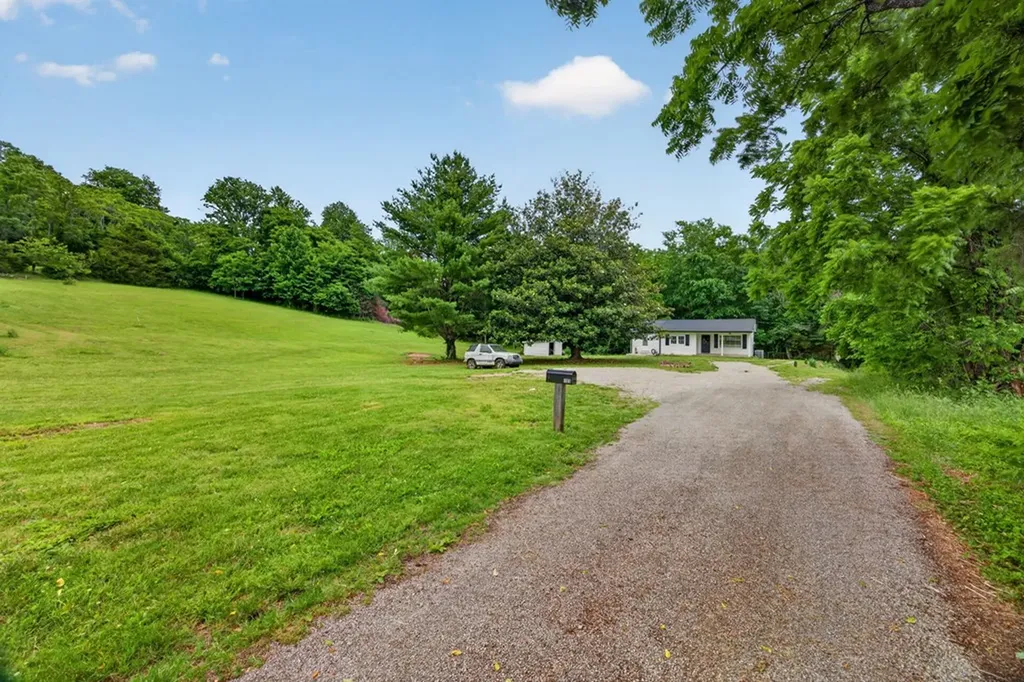 135 Doak Fletcher Allons TN 38501