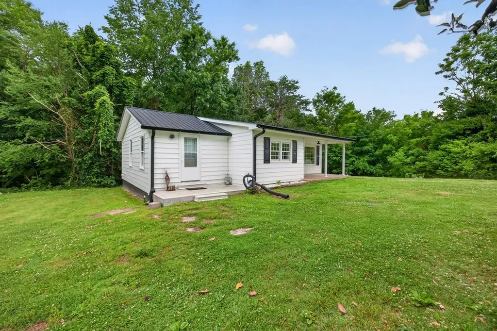 135 Doak Fletcher Allons TN 38501