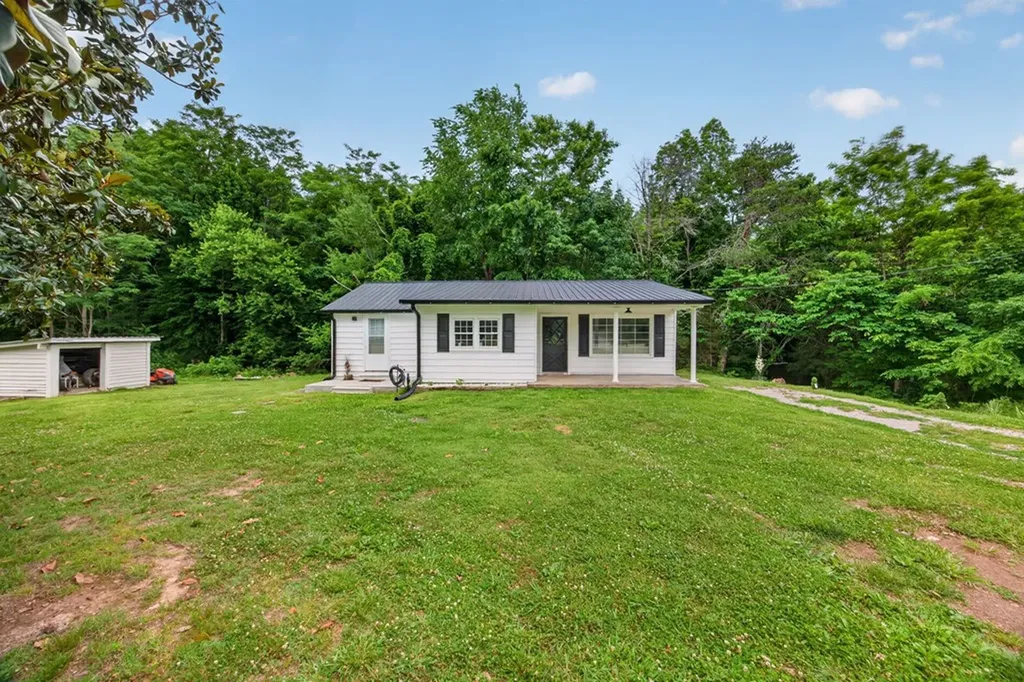 135 Doak Fletcher Allons TN 38501