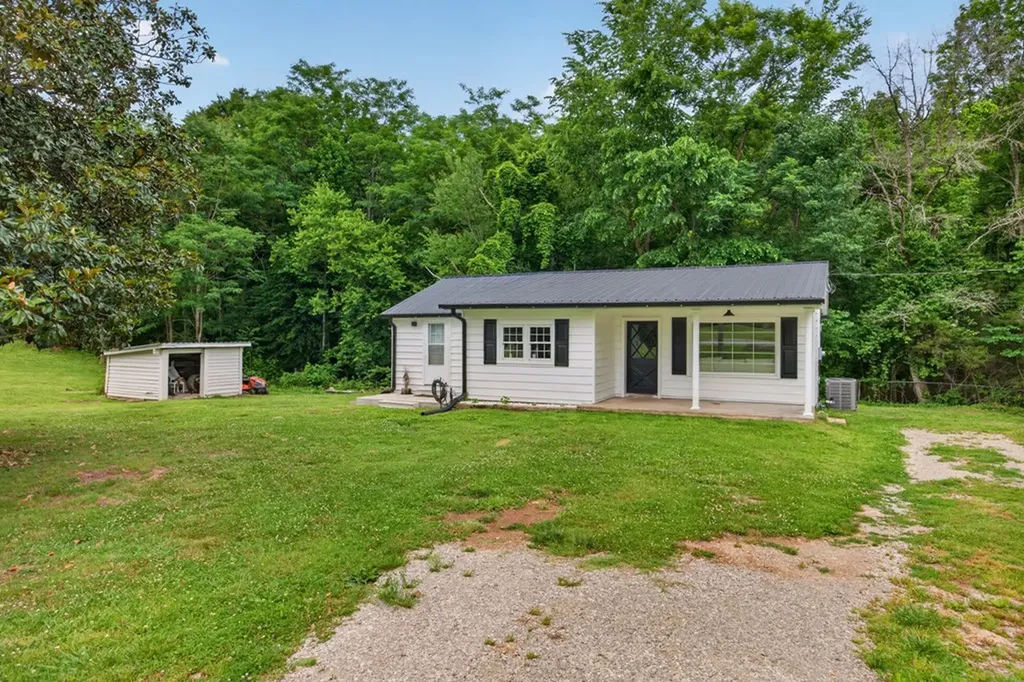 135 Doak Fletcher Allons TN 38501