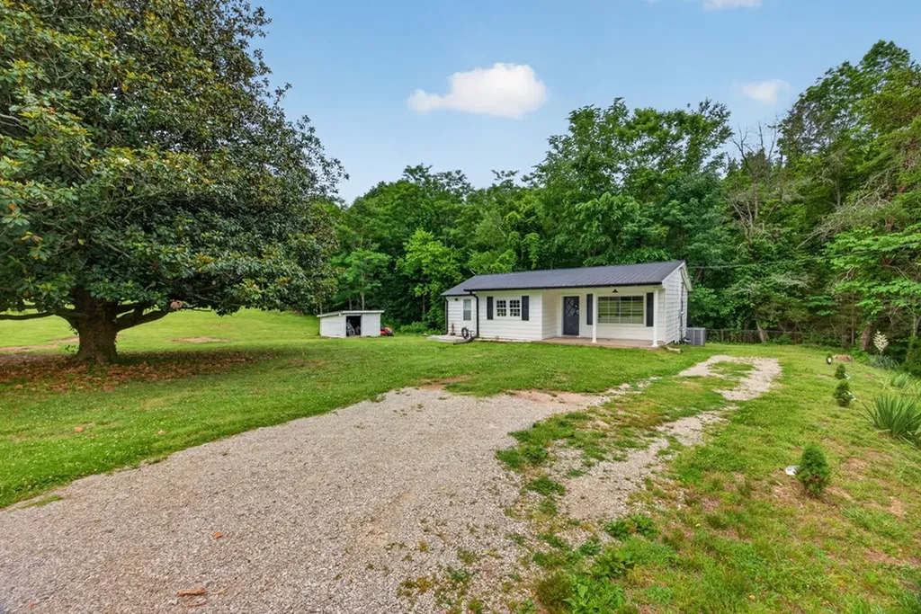 135 Doak Fletcher Allons TN 38501