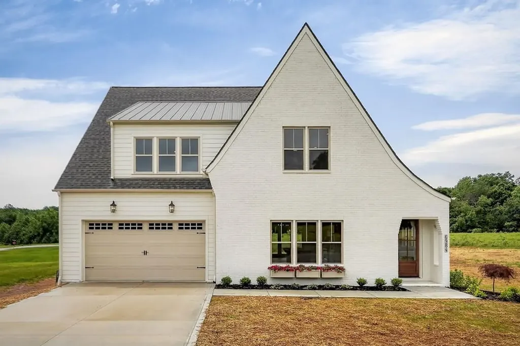 6984 Honeysuckle Trail Baxter TN 38544