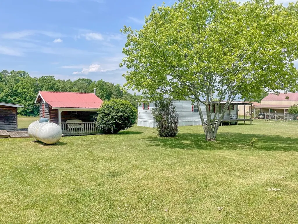 1960 Leffle Webb Road Crossville TN 38572