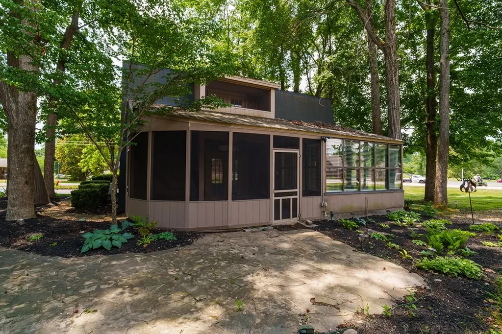 390 S Old Kentucky Road Cookeville TN 38501