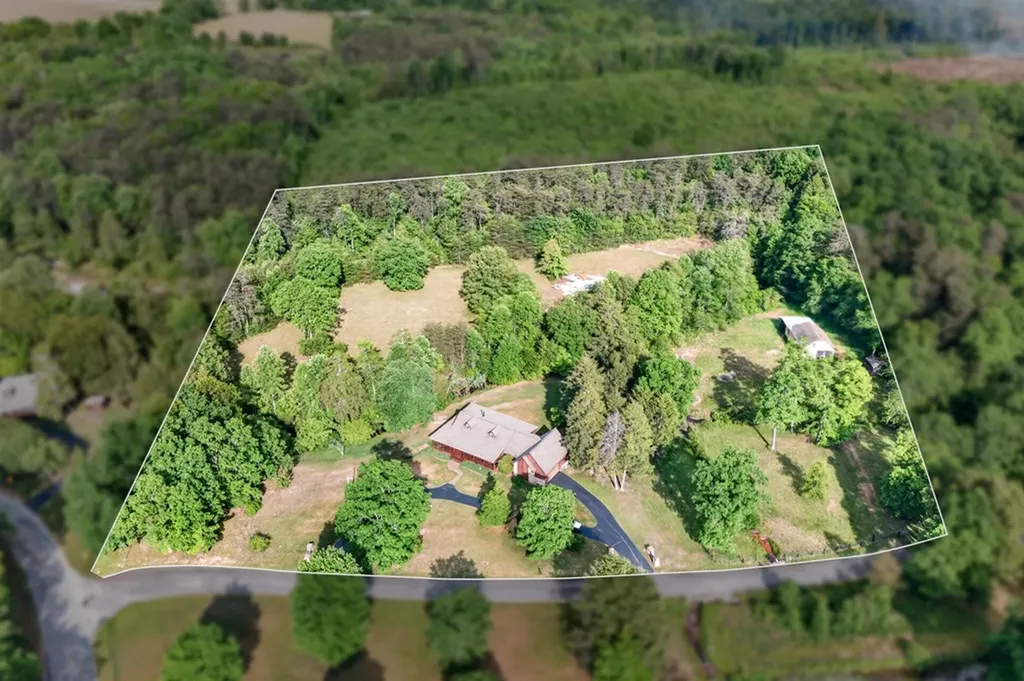 25 Old Kentucky Stock Road Crossville TN 38571