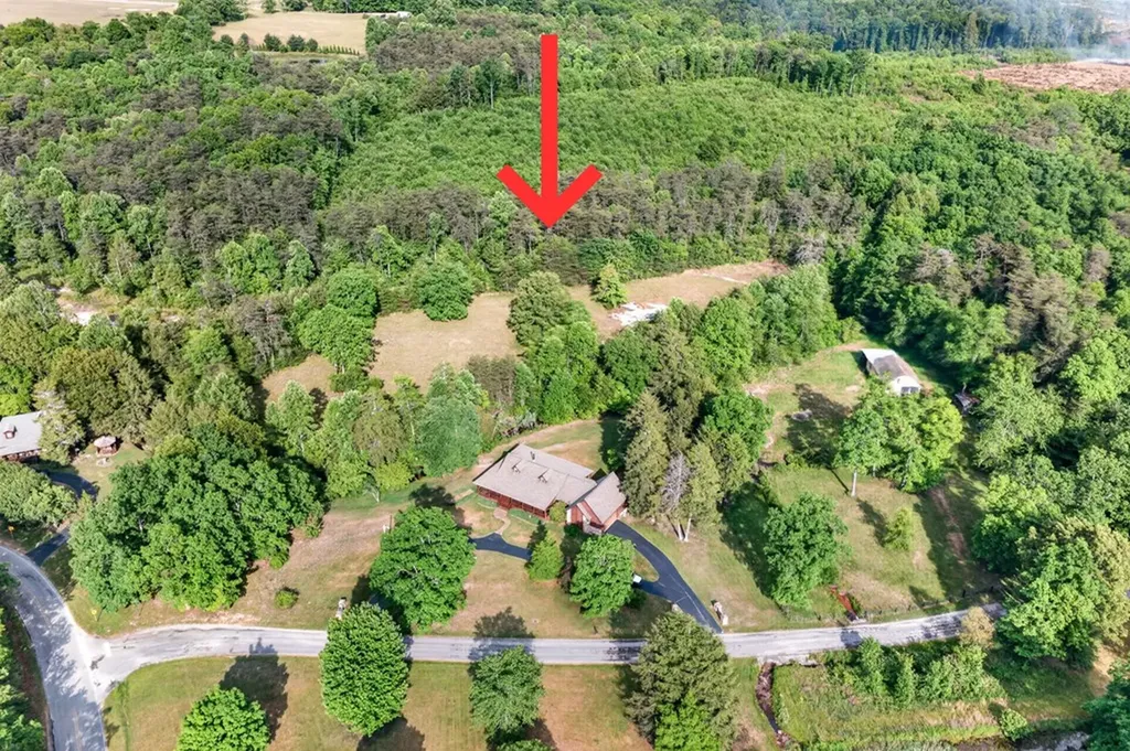 25 Old Kentucky Stock Road Crossville TN 38571