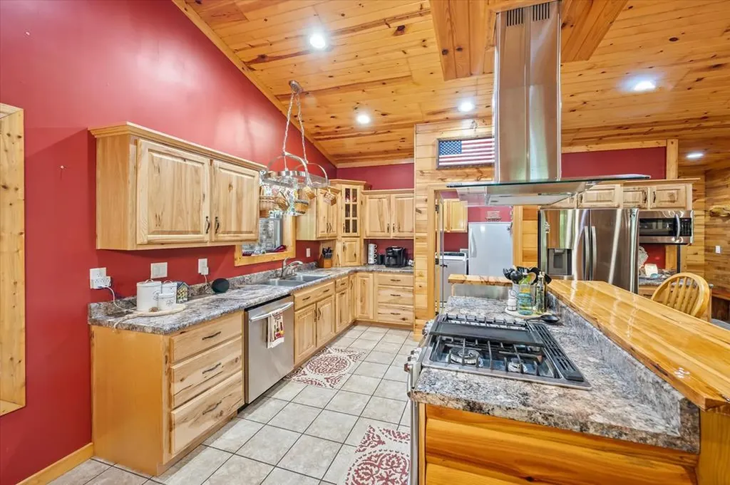195 Hiawassee Lane Celina TN 38551