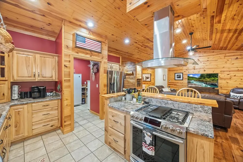 195 Hiawassee Lane Celina TN 38551