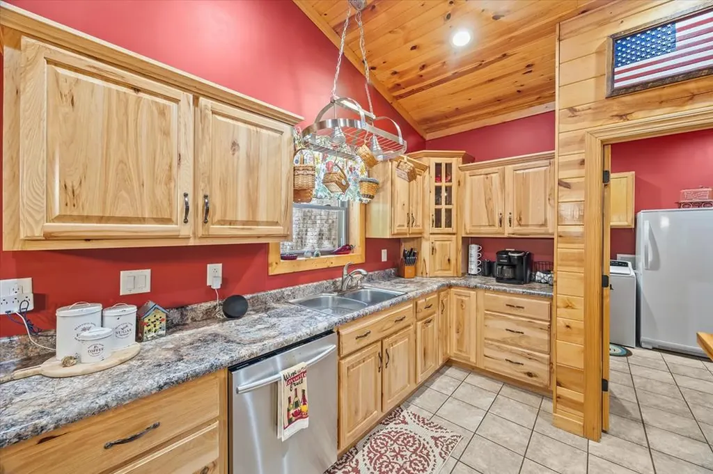 195 Hiawassee Lane Celina TN 38551