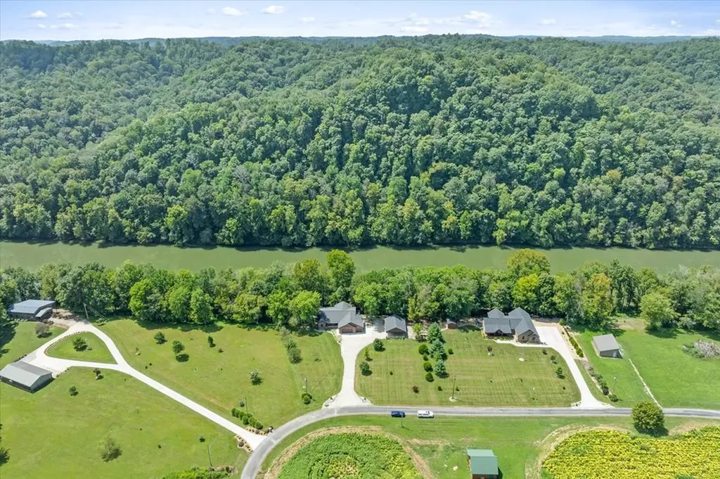 195 Hiawassee Lane Celina TN 38551