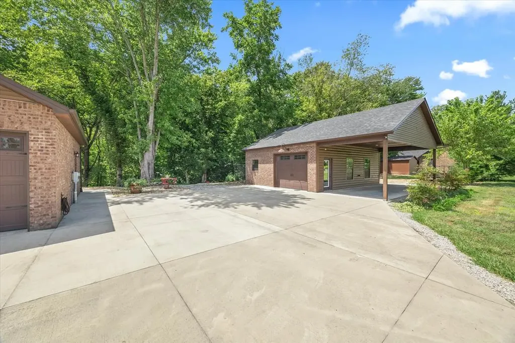 195 Hiawassee Lane Celina TN 38551