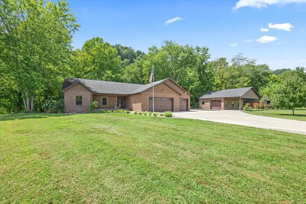 195 Hiawassee Lane Celina TN 38551