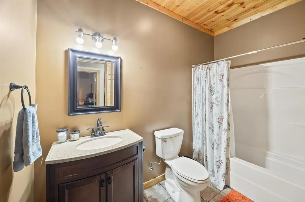 195 Hiawassee Lane Celina TN 38551