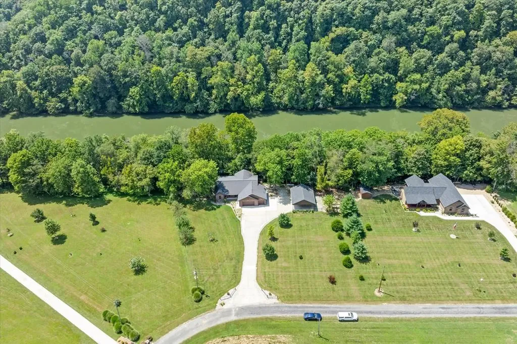 195 Hiawassee Lane Celina TN 38551