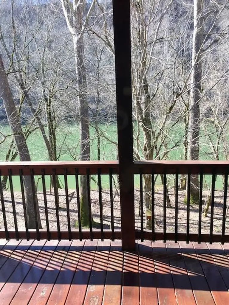 195 Hiawassee Lane Celina TN 38551