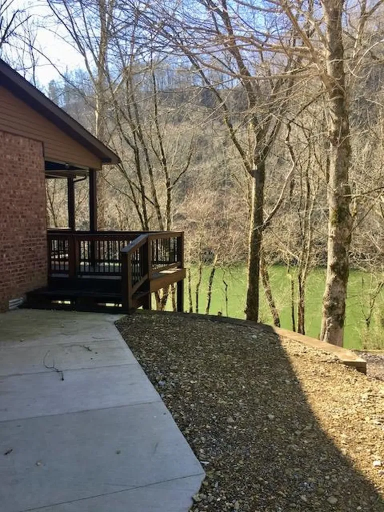 195 Hiawassee Lane Celina TN 38551