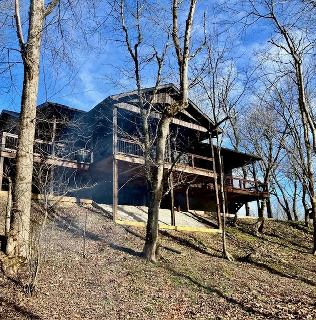 195 Hiawassee Lane Celina TN 38551