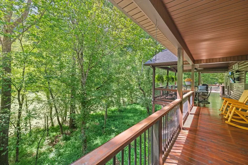 195 Hiawassee Lane Celina TN 38551