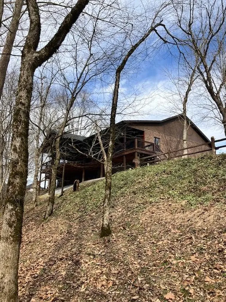 195 Hiawassee Lane Celina TN 38551