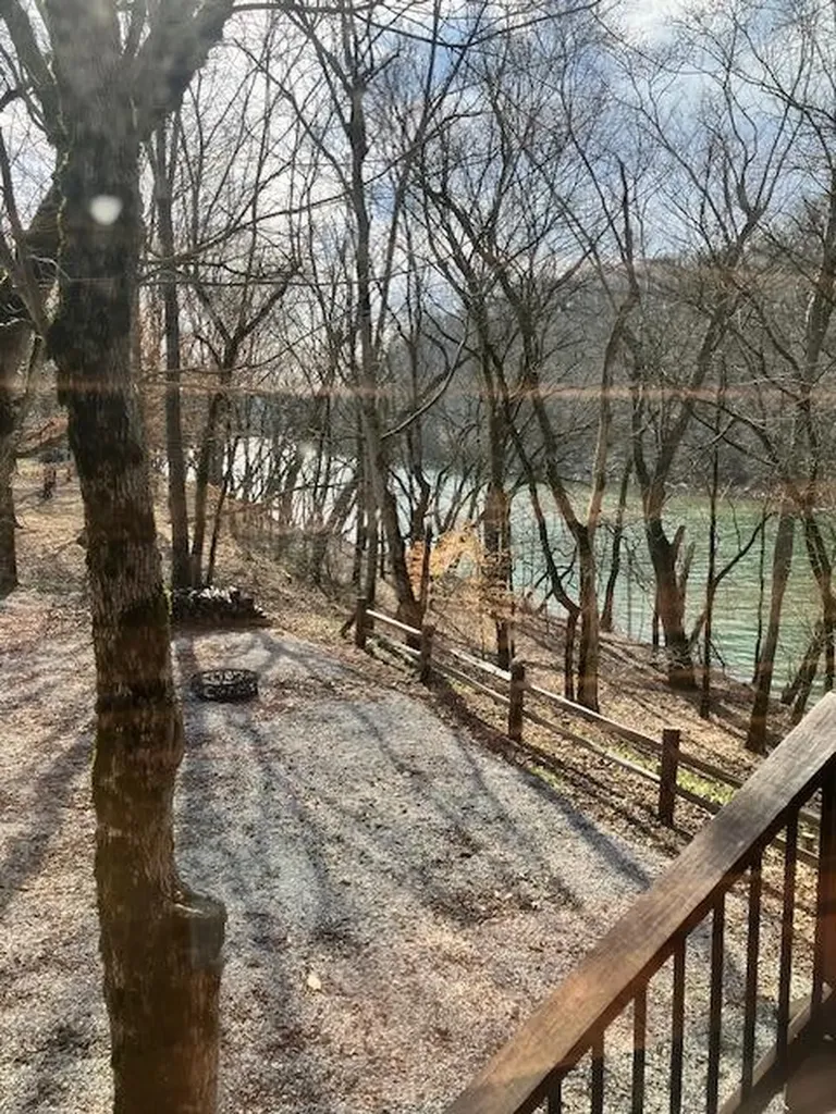 195 Hiawassee Lane Celina TN 38551
