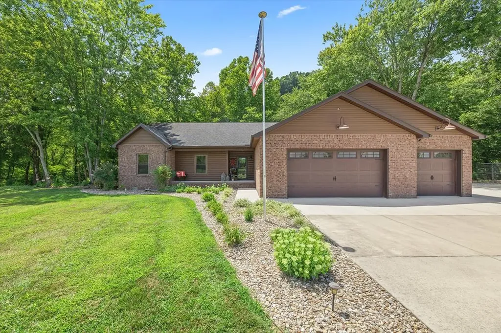195 Hiawassee Lane Celina TN 38551
